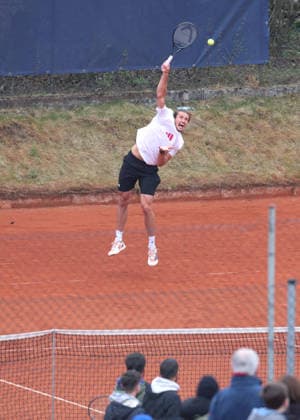 Alexander Zverev (GER) trainiert auf einem Aussenplatz Training,Zuschauer,Fans unscharf imbVordergrund Copyright: xJuergenxHasenkopfx