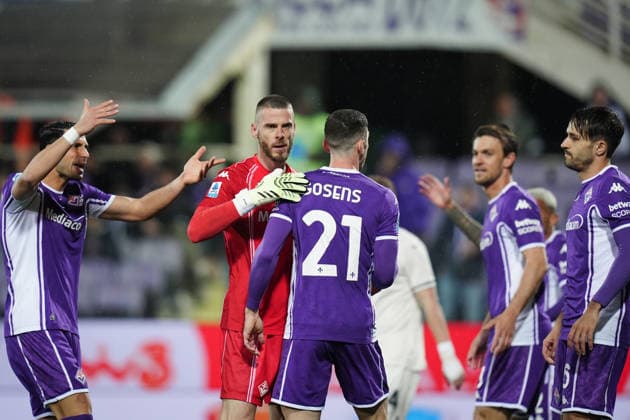 FiorentinaÕs David De Gea Quintana is celebrates by his teammate during the Serie A soccer match between Fiorentina and Lazio at the Artemio Franchi Stadium in Florence, north Italy - Monday, April 13, 2026 -  Copyright: xMassimoxPaolone LaPressex