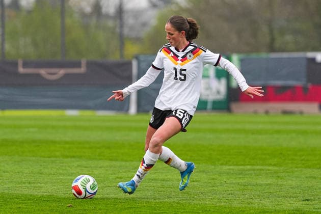 13.04.2026, xydrx, Fußball, Länderspiel, EM-Qualifikation U19-Frauen, Deutschland - Slowakei, IMS Arena: Maj Schneider (GER, 15) DFB regulations prohibit any use of photographs as image sequences and or quasi-video. Copyright: HMBxMedia YannisxDreimann