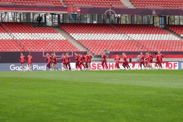 13.04.2026, xgrfx, Fussball DFB-Medientermine, Deutsche Frauennationalmannschaft - Pressekonferenz und Abschlusstraining v.l. Die deutsche Nationalmannschaft beim Abschlusstraining im Max-Morlock-Stadion. (Deutsche Frauennationalmannschaft) (DFL DFB REGULATIONS PROHIBIT ANY USE OF PHOTOGRAPHS as IMAGE SEQUENCES and or QUASI-VIDEO) Nürnberg