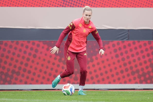 13.04.2026, xgrfx, Fussball DFB-Medientermine, Deutsche Frauennationalmannschaft - Pressekonferenz und Abschlusstraining v.l. Laura Freigang (Deutsche Frauennationalmannschaft) (DFL DFB REGULATIONS PROHIBIT ANY USE OF PHOTOGRAPHS as IMAGE SEQUENCES and or QUASI-VIDEO) Nürnberg