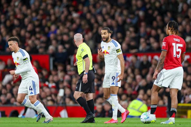 Manchester United, ManU v Leeds United, Premier League Leeds United forward Dominic Calvert-Lewin (9) reacts and gestures with Referee Paul Tierney during the Manchester United v Leeds United Premier League match at Old Trafford, Manchester, England on 13 April 2026 Credit: Phil Duncan Every Second Media Editorial use only. All images are copyright Every Second Media Limited. No images may be reproduced without prior permission. All rights reserved. Premier League and Football League images are subject to licensing agreements with Football DataCo Limited. see https: www.football-dataco.com Copyright: xIMAGO EveryxSecondxMediax ESM-1904-0013 PhilxDuncanx xEveryxSecondxMediax