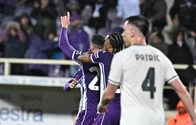 April 13, 2026, Florence, Italy: Fiorentina s defender Robin Gosens celebrates with teammates after scoring the 1-0 goal during the Italian serie A soccer match ACF Fiorentina vs SS Lazio at Artemio Franchi Stadium in Florence, Italy, 13 April 2026.ANSA CLAUDIO GIOVANNINI. Serie A: Fiorentina-Lazio  - ZUMAa110 20260413_zaf_a110_042 Copyright: xClaudioxGiovanninix