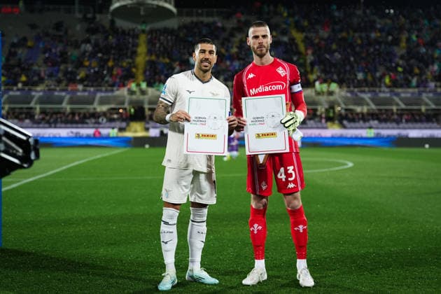 LazioÕs Mattia Zaccagni and FiorentinaÕs David De Gea Quintana with a Panini card for the International day of Made in Italy during the Serie A soccer match between Fiorentina and Lazio at the Artemio Franchi Stadium in Florence, north Italy - Monday, April 13, 2026 -  Copyright: xMassimoxPaolone LaPressex