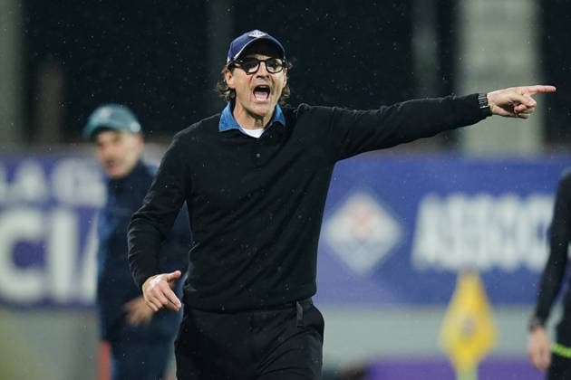 FiorentinaÕs head coach Paolo Vanoli shouts instructions to his players during the Serie A soccer match between Fiorentina and Lazio at the Artemio Franchi Stadium in Florence, north Italy - Monday, April 13, 2026 -  Copyright: xMassimoxPaolone LaPressex