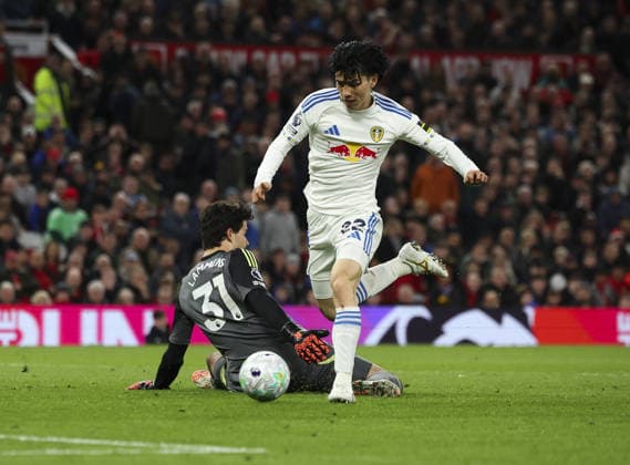 Manchester Utd v Leeds, FA Premier League 13.04.26 Manchester Utd v Leeds, FA Premier League Bradley Ormesher The Times Ao Tanaka of Leeds United has chance stopped by Lisandro Martinez of Manchester United, ManU  Copyright: xBradleyxOrmesherx NINTCHDBPICT001073343036