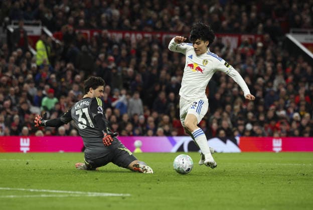 Manchester Utd v Leeds, FA Premier League 13.04.26 Manchester Utd v Leeds, FA Premier League Bradley Ormesher The Times Ao Tanaka of Leeds United has chance stopped by Lisandro Martinez of Manchester United, ManU  Copyright: xBradleyxOrmesherx NINTCHDBPICT001073343043