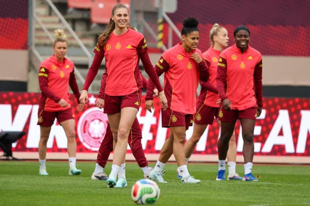 Nürnberg, Deutschland 13. April 2026: Vorbereitung auf das Frauen WM-Qualifikationsspiel Deutschland vs. Österreich - Abschlusstraining in Nürnberg Im Bild: Jule Brand (Deutschland) Copyright: HMBxMedia MadeleinexFantini