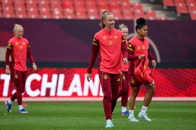 Nürnberg, Deutschland 13. April 2026: Vorbereitung auf das Frauen WM-Qualifikationsspiel Deutschland vs. Österreich - Abschlusstraining in Nürnberg Im Bild: Vivien Endemann (Deutschland) Copyright: HMBxMedia MadeleinexFantini