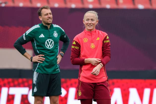 Nürnberg, Deutschland 13. April 2026: Vorbereitung auf das Frauen WM-Qualifikationsspiel Deutschland vs. Österreich - Abschlusstraining in Nürnberg Im Bild: Lea Schüller Schueller (Deutschland) Copyright: HMBxMedia MadeleinexFantini