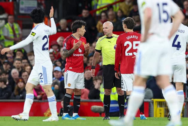 Manchester United, ManU v Leeds United, Premier League Manchester United defender Lisandro Martinez (6) sent off by Referee Paul Tierney during the Manchester United v Leeds United Premier League match at Old Trafford, Manchester, England on 13 April 2026 Credit: Phil Duncan Every Second Media Editorial use only. All images are copyright Every Second Media Limited. No images may be reproduced without prior permission. All rights reserved. Premier League and Football League images are subject to licensing agreements with Football DataCo Limited. see https: www.football-dataco.com Copyright: xIMAGO EveryxSecondxMediax ESM-1904-0027 PhilxDuncanx xEveryxSecondxMediax