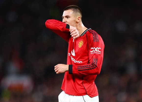 Benjamin Sesko of Manchester United, ManU looks dejected Manchester United v Leeds United, Premier League, Football, Old Trafford, Manchester, UK - 13 Apr 2026Manchester Old Trafford United Kingdom EDITORIAL USE ONLY No use with unauthorised audio, video, data, fixture lists, club league logos or live services. Online in-match use limited to 120 images, no video emulation. No use in betting, games or single club league player publications. Copyright: xMattxWest Shutterstockx 16827177s