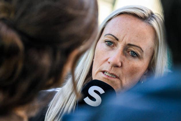 SOCCER WOMEN UEFA QUALIFIERS B4 MD3 SCOTLAND VS BELGIUM head coach Elisabet Gunnarsdottir of Belgium interviewed by Tess Elst (Sporza) before the MD-1 training session before a women football game between the national teams of Scotland and Belgium , called the Red Flames , on the third match day in League B Group B4 in the league stage of the 2026-27 UEFA Women s European Qualifiers competition , on Monday 13 April 2026 in Edinburgh , Scotland . PHOTO SPORTPIX Stijn Audooren Edinburgh Easter Road Stadium Scotland  Copyright: xSportpix.bex xStijnxAudoorenxStijnxAudoorenx