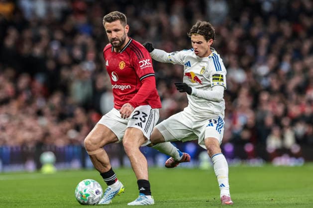Premier League: Manchester United, ManU v Leeds United Luke Shaw of Manchester United holds off Brenden Aaronson of Leeds United during the Premier League match Manchester United vs Leeds United at Old Trafford, Manchester, United Kingdom on 13 April 2026 (Photo by Mark Cosgrove News Images) Manchester Old Trafford Greater Manchester United Kingdom Copyright: xMarkxCosgrove NewsxImagesx