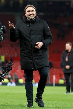 Manchester United, ManU v Leeds United - Premier League Daniel Farke Manager of Leeds United celebrates after winning the Premier League match between Manchester United and Leeds United at Old Trafford on April 13, 2026 in Manchester, England. WARNING! This Photograph May Only Be Used For Newspaper And Or Magazine Editorial Purposes. May Not Be Used For Publications Involving 1 player, 1 Club Or 1 Competition Without Written Authorisation From Football DataCo Ltd. For Any Queries, Please Contact Football DataCo Ltd on +44 (0) 207 864 9121 Manchester Old Trafford England United Kingdom Copyright: xAllstarxPicturexLibraryxLtdx
