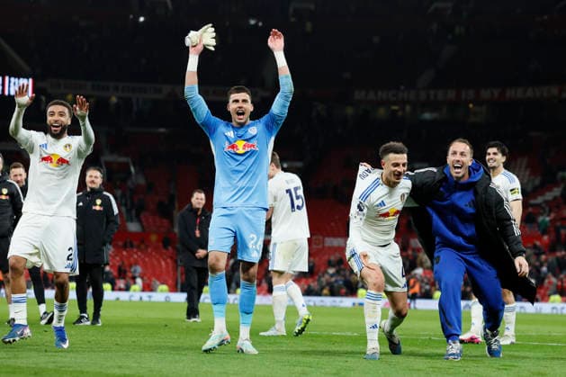 Manchester United, ManU v Leeds United - Premier League Jayden Bogle, Karl Darlow, Ethan Ampadu of Leeds United celebrate after winning the Premier League match between Manchester United and Leeds United at Old Trafford on April 13, 2026 in Manchester, England. WARNING! This Photograph May Only Be Used For Newspaper And Or Magazine Editorial Purposes. May Not Be Used For Publications Involving 1 player, 1 Club Or 1 Competition Without Written Authorisation From Football DataCo Ltd. For Any Queries, Please Contact Football DataCo Ltd on +44 (0) 207 864 9121 Manchester Old Trafford England United Kingdom Copyright: xAllstarxPicturexLibraryxLtdx