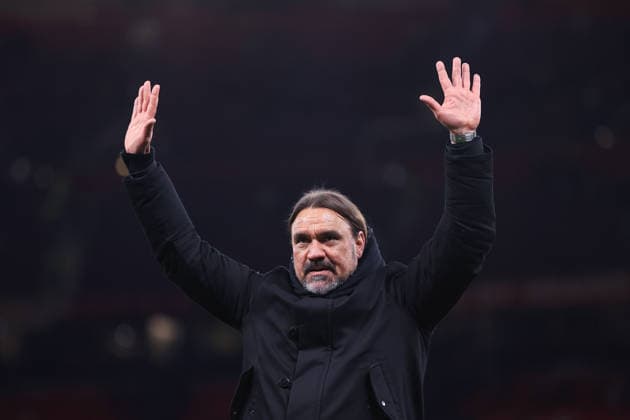 Football - Premier League - Manchester United, ManU v Leeds United 13th April 2026 - Premier League - Manchester United v Leeds United - Leeds United manager Daniel Farke acknowledges the fans after the match - Photo: Simon Stacpoole Offside. Manchester UK Copyright: xSimonxStacpoolexOffside