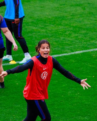 April 13, 2026, Renton, Washington, USA: Defender EMILY SAMS (6) of the US Women Team during practice before the second of three-game series against Japan women national team, Nationalteam Soccer 2026: USWNT Practice  - ZUMAw150 20260413_zsp_w150_001 Copyright: xJasonxWangx