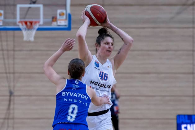 Toyota DBBL 2025 2026 - Syntainics MBC vs.BC Marburg Blue Dolphins Playoff Halbfinale, Game 2 Halle Saale, Deutschland 13.April 2026: Im Bild:v.li.Marianna Byvatov (Marburg) und Romy Bär Baer (Halle) Halle Saale swh.Arena Sachsen-Anhalt Deutschland