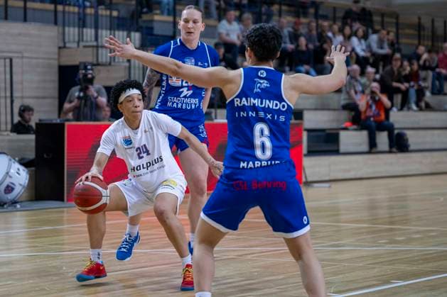 Toyota DBBL 2025 2026 - Syntainics MBC vs.BC Marburg Blue Dolphins Playoff Halbfinale, Game 2 Halle Saale, Deutschland 13.April 2026: Im Bild:v.li.Liz Smith (Halle), Lea Debeljak (Marburg) und Ana Raimundo (Marburg) Halle Saale swh.Arena Sachsen-Anhalt Deutschland