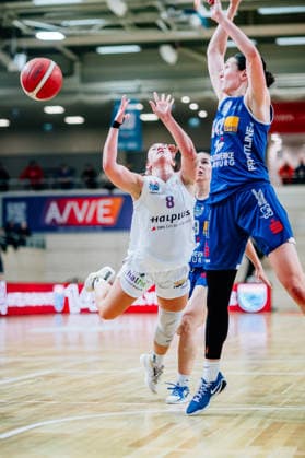 BB-1BL Damen Syntainics MBC Lions - BC Pharmaserv Marburg Anna Suckstorff (GISA Lions MBC) waehrend der Saison 2025-2026 im Halbfinale Playoff im Spiel 2 von 5 in der DBBL Toyota Bundesliga Syntainics MBC Lions und BC Pharmaserv Marburg in der SWH Arena am 13. April 2026 in Halle Saale, Sachsen Anhalt, Deutschland