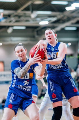 BB-1BL Damen Syntainics MBC Lions - BC Pharmaserv Marburg Lea Debeljak (BC Pharmaserv Marburg), Allyson Fertig (BC Pharmaserv Marburg) waehrend der Saison 2025-2026 im Halbfinale Playoff im Spiel 2 von 5 in der DBBL Toyota Bundesliga Syntainics MBC Lions und BC Pharmaserv Marburg in der SWH Arena am 13. April 2026 in Halle Saale, Sachsen Anhalt, Deutschland