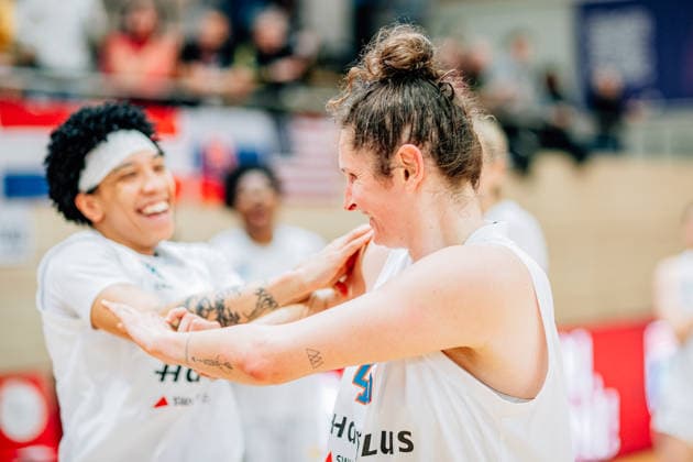 BB-1BL Damen Syntainics MBC Lions - BC Pharmaserv Marburg Romy Bär (GISA Lions MBC), Liz Smith (GISA Lions MBC) waehrend der Saison 2025-2026 im Halbfinale Playoff im Spiel 2 von 5 in der DBBL Toyota Bundesliga Syntainics MBC Lions und BC Pharmaserv Marburg in der SWH Arena am 13. April 2026 in Halle Saale, Sachsen Anhalt, Deutschland