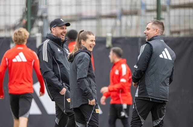 Fußball, Herren, Saison 2025 2026, 1. Bundesliga, 1. FC Union Berlin, v. l. Co-Trainer Andreas Kerwin (1. FC Union), Trainerin Marie-Louise Eta (1. FC Union Berlin), Co-Trainer Sebastian Bönig (1. FC Union), 14.04. 2026, *** Soccer, Men, Season 2025 2026, 1 Bundesliga, 1 FC Union Berlin, f l Co Coach Andreas Kerwin 1 FC Union , Coach Marie Louise Eta 1 FC Union Berlin , Co Coach Sebastian Bönig 1 FC Union , 14 04 2026, Copyright: xMatthiasxKochx