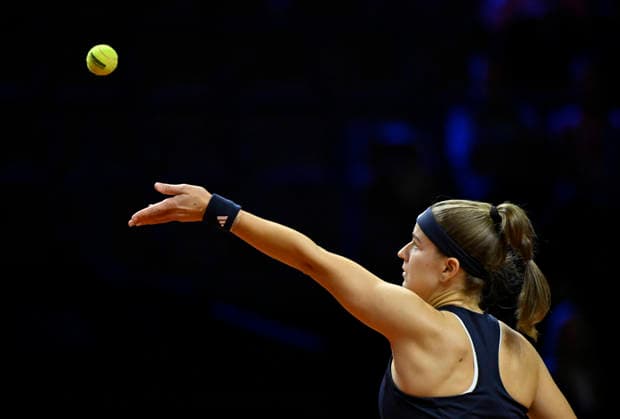 Karolina Muchova (CZE) Aktion Aufschlag Tennis Damen Porsche-Cup Porsche Tennis Grand Prix GP Stuttgart 2026 Porsche Arena 11-19.04.2026 DFL REGULATIONS PROHIBIT ANY USE OF PHOTOGRAPHS AS IMAGE SEQUENCES AND OR QUASI-VIDEO Tennis Damen Porsche-Cup Porsche Tennis Grand Prix GP Stuttgart 2026