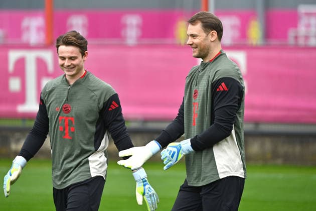 v.re:Manuel NEUER (Torwart Bayern Muenchen), Torwart Jonas URBIG (Bayern Muenchen). Abschlusstraining am 14.04.2026 Fussball Champions League,Saison 2025 26, Viertelfinale FC Bayern-Muenchen -Real Madrid am 15.04.2026 A L L I A N Z A R E N A. Â