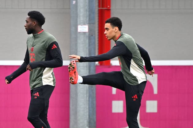 v.re:Jamal MUSIALA (Bayern Muenchen), Alphonso DAVIES (Bayern Muenchen). Abschlusstraining am 14.04.2026 Fussball Champions League,Saison 2025 26, Viertelfinale FC Bayern-Muenchen -Real Madrid am 15.04.2026 A L L I A N Z A R E N A. Â