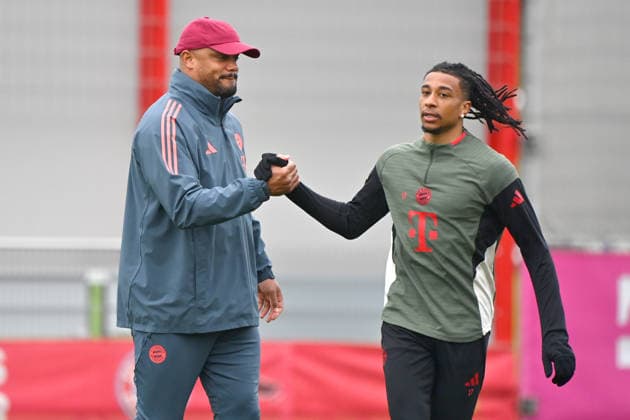 Trainer Vincent KOMPANY (Bayern Muenchen), Michael OLISE (Bayern Muenchen). Abschlusstraining am 14.04.2026 Fussball Champions League,Saison 2025 26, Viertelfinale FC Bayern-Muenchen -Real Madrid am 15.04.2026 A L L I A N Z A R E N A. Â