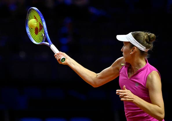 Elise Mertens (BEL) Aktion Tennis Damen Porsche-Cup Porsche Tennis Grand Prix GP Stuttgart 2026 Porsche Arena 11-19.04.2026 DFL REGULATIONS PROHIBIT ANY USE OF PHOTOGRAPHS AS IMAGE SEQUENCES AND OR QUASI-VIDEO Tennis Damen Porsche-Cup Porsche Tennis Grand Prix GP Stuttgart 2026