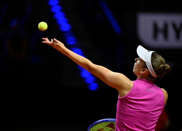 Elise Mertens (BEL) Aktion Aufschlag Tennis Damen Porsche-Cup Porsche Tennis Grand Prix GP Stuttgart 2026 Porsche Arena 11-19.04.2026 DFL REGULATIONS PROHIBIT ANY USE OF PHOTOGRAPHS AS IMAGE SEQUENCES AND OR QUASI-VIDEO Tennis Damen Porsche-Cup Porsche Tennis Grand Prix GP Stuttgart 2026