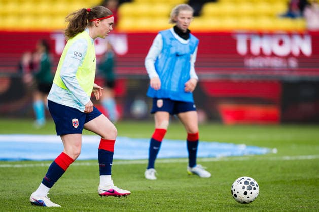 260414 Signe Gaupset of Norway warms up ahead of the FIFA Women s World Cup Qualifier football match between Norway and Slovenia on April 14, 2026 in Lillestrom. Photo: Marius Simensen BILDBYRAN COP 238 VG0919 bbeng dam FIFA World Cup, WM, Weltmeisterschaft, Fussball qualifiers football fotball fotboll landskamp norge norway slovenia slovenien soccer vm kvalik vm-kvalifisering kvinner Copyright: MARIUSxSIMENSEN BB260414BB368