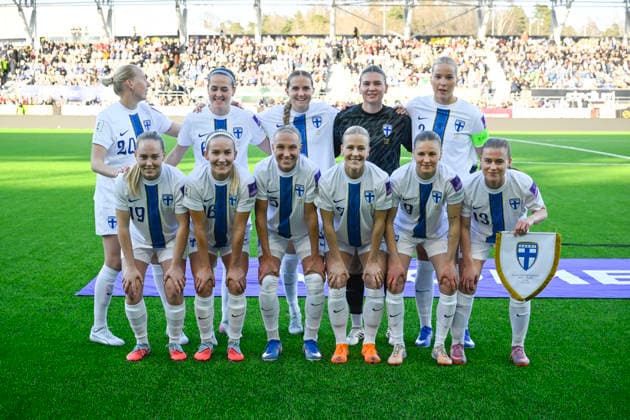 LKS 20260414 Lotta Lindström (front row L), Nea Lehtola, Emma Koivisto, Adelina Engman, Katariina Kosola, Oona Siren, Eveliina Summanen (back row L), Joanna Tynnilä, Ria Öling, Anna Koivunen and Eva Nyström of Team Finland are seen ahead of the UEFA Women s football World Cup League B Group B3 qualification match between Finland and Slovakia in Helsinki, Finland on April 14, 2026. - MARKKU ULANDER Helsinki Finland QMVIOv5xmB0 Copyright: xMarkkuxUlanderx QMVIOv5xmB0