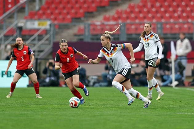 14.04.2026, xovx, Fußball Frauen WM-Qualifikation, Deutschland - Österreich v.l. Chiara D Angelo (Österreich), Barbara Dunst (Österreich), Giulia Gwinn (Deutschland), Jule Brand (Deutschland) Nürnberg Max-Morlock-Stadion Bayern Deutschland (DE)