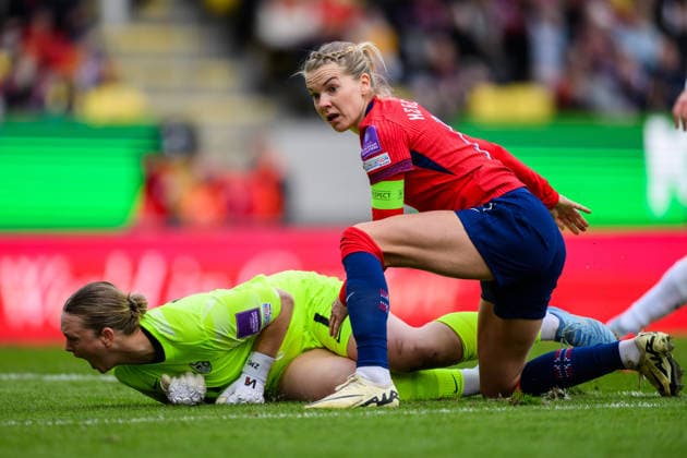 260414 goalkeeper Zala Mersnik of Slovenia and Ada Hegerberg of Norway during the FIFA Women s World Cup Qualifier football match between Norway and Slovenia on April 14, 2026 in Lillestrom. Photo: Marius Simensen BILDBYRAN COP 238 VG0919 bbeng fotball soccer football fotboll FIFA World Cup, WM, Weltmeisterschaft, Fussball qualifiers vm-kvalifisering kvinner vm kvalik landskamp dam norge norway slovenien slovenia Copyright: MARIUSxSIMENSEN BB260414BB412