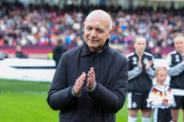 DFB-Praesident Bernd Neuendorf (Deutschland) applaudiert, Deutschland vs. Oesterreich, DFB, Fussball, Frauen, Qualifikation zur Frauen-WM, Gruppenphase, Gruppe D, Spieltag 3 von 6, Saison 2025 26, 14.04.2026 Nuernberg Bayern Deutschland
