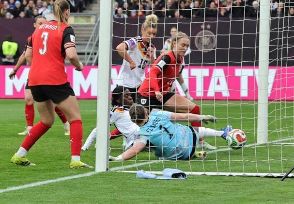 14.04.2026 - Fussball Frauenfussball - Länderspiel - WM-Qualifikationsspiel Qualikfikation Qualifikationsspiel zur Weltmeisterschaft 2027 - Deutschland gg Österreich - Sportfoto Zink DaMa - xdaxmax - Tor Treffer Torschuß zum 1:0 - Torschütze Nicole Anyomi (18, Deutschland ) gegen Mariella El Sherif (1, Österreich )