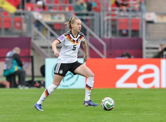14.04.2026 - Fussball Frauenfussball - Länderspiel - WM-Qualifikationsspiel Qualikfikation Qualifikationsspiel zur Weltmeisterschaft 2027 - Deutschland gg Österreich - Sportfoto Zink DaMa - xdaxmax - Janina Minge (5, Deutschland ) - Freisteller Einzelbild