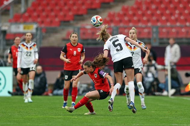 14.04.2026, xovx, Fußball Frauen WM-Qualifikation, Deutschland - Österreich v.l. Chiara D Angelo (Österreich), Janina Minge (Deutschland) Nürnberg Max-Morlock-Stadion Bayern Deutschland (DE)