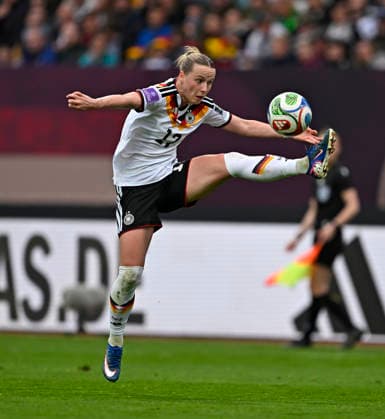 14.04.2026, WM-Qualifikation Europa, Frauen 2026, 3.Spieltag, Deutschland - Österreich, im Max-Morlock-Stadion Nürnberg, Franziska Kett (Deutschland) am Ball.