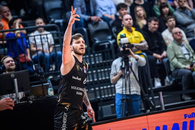 easycredit BBL Basketball Bundesliga 2025 2026 Nachholspiel 23. Spieltag 14.04.2026 Science City Jena vs Basketball Löwen Braunschweig Ferdinand Zylka (Braunschweig) Jubel über 3er Sparkassen Arena