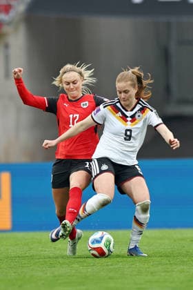 14.04.2026, xovx, Fußball Frauen WM-Qualifikation, Deutschland - Österreich v.l. Sarah Puntigam (Österreich), Sjoeke Nüsken (Deutschland) Nürnberg Max-Morlock-Stadion Bayern Deutschland (DE)
