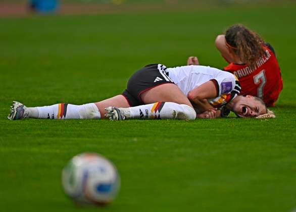 14.04.2026, WM-Qualifikation Europa, Frauen 2026, 3.Spieltag, Deutschland - Österreich, im Max-Morlock-Stadion Nürnberg, Giulia Gwinn (Deutschland) verletzt