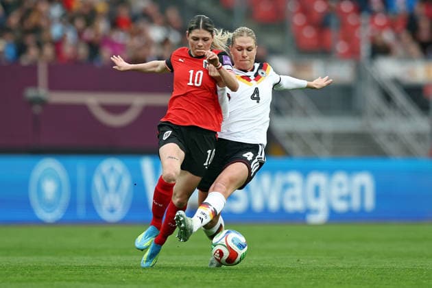 14.04.2026, xovx, Fußball Frauen WM-Qualifikation, Deutschland - Österreich v.l. Eileen Campbell (Österreich), Rebecca Knaak (Deutschland) Nürnberg Max-Morlock-Stadion Bayern Deutschland (DE)