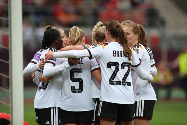 Deutschland - Österreich, Fussball, Frauen, Saison 2025 2026, Länderspiel, WM-Qualifikation, Max-Morlock-Stadion, Nürnberg 1:0 durch Nicole Anyomi (Deutschland) Tor, Torjubel, Jubeltraube