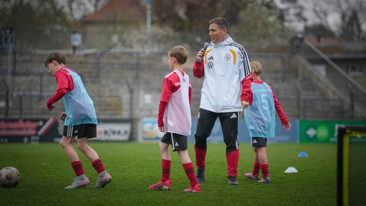 Fußball, Nachwuchs, Training, DFB, Demo-Einheit der Trainingsphilosophie Deutschland im Karl-Liebknecht-Stadion Potsdam, Im Bild: Hannes Wolf (DFB) Brandenburg Deutschland *** Soccer, Young talent, Training, DFB, Demo unit of the training philosophy Germany in the Karl Liebknecht Stadium Potsdam, In the picture Hannes Wolf DFB Brandenburg Germany