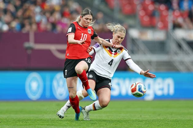 14.04.2026, xovx, Fußball Frauen WM-Qualifikation, Deutschland - Österreich v.l. Eileen Campbell (Österreich), Rebecca Knaak (Deutschland) Nürnberg Max-Morlock-Stadion Bayern Deutschland (DE)